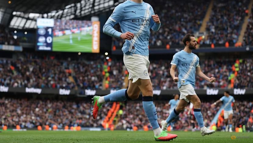 Man City cut Arsenal's lead to two points with win over Brentford