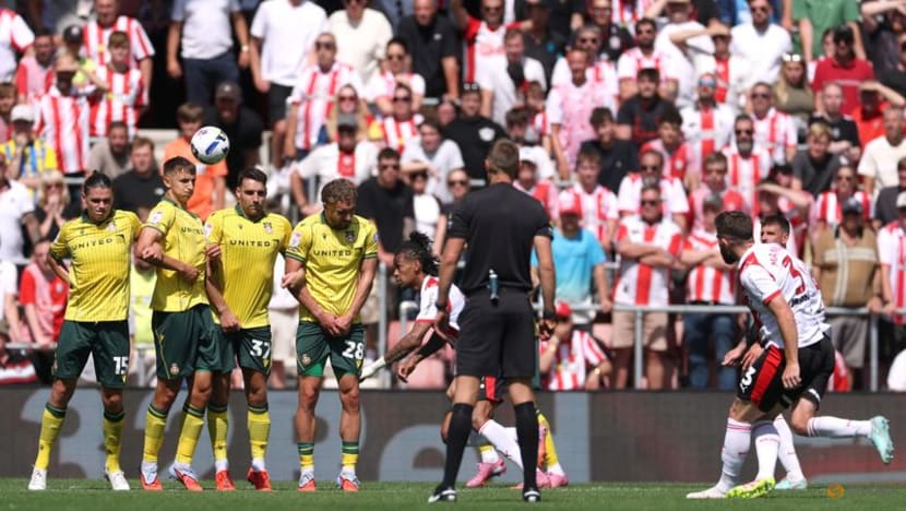 Southampton late show spoils Wrexham's dream return