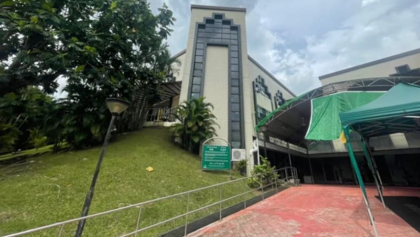 Ruang sementara bagi jemaah Masjid Darul Makmur di Sekolah Menengah Northview mungkin dibuka untuk solat Jumaat seawal 5 Mei Ruang sementara bagi jemaah Masjid Darul Makmur di Sekolah Menengah Northview mungkin dibuka untuk solat Jumaat seawal 5 Mei