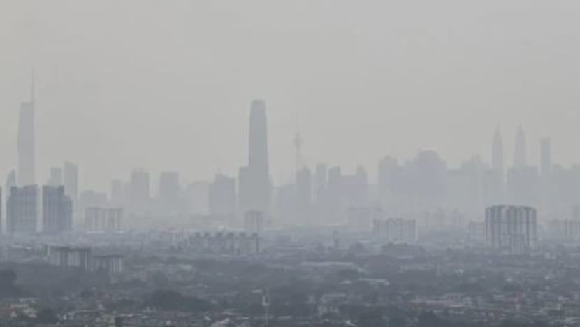 Penduduk M'sia dinasihati guna pelitup, payung dan topi bagi elak kesan langsung jerebu