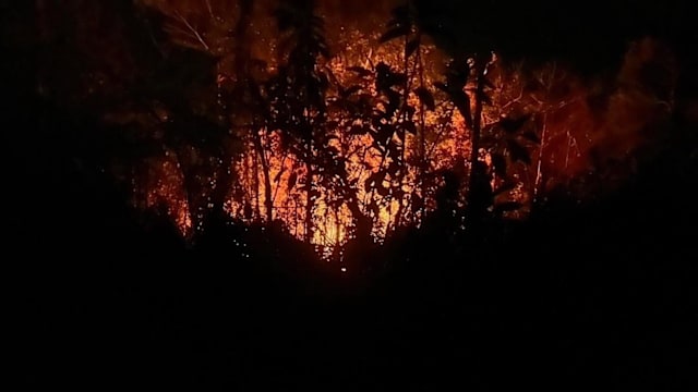 泰国靠近柬埔寨边境疑发生火患 还传出爆炸声 