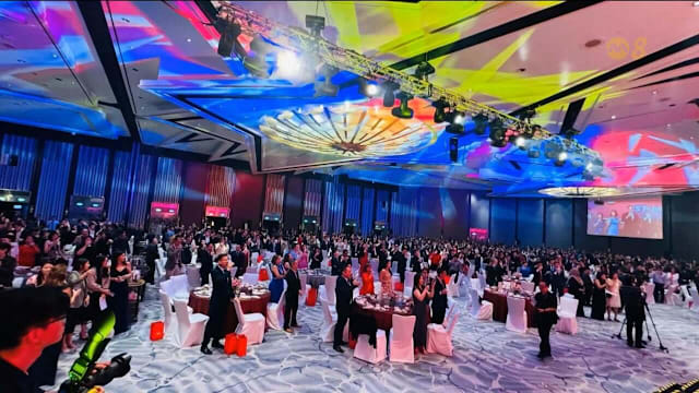 公司常年晚宴需求下滑三成 企业要求设人工智能照相亭增趣味