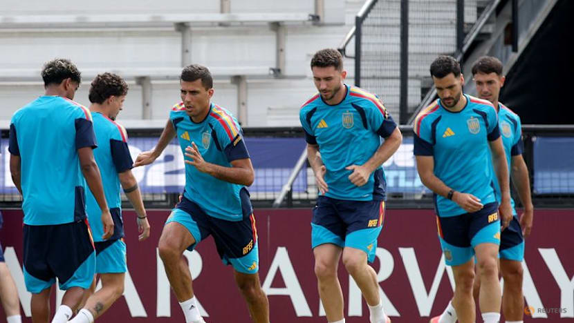 Spain living in a bubble but motivated by criticism, says De la Fuente