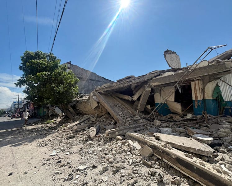As it happened: Magnitude 7.8 earthquake strikes southern Philippines, triggering tsunami warnings