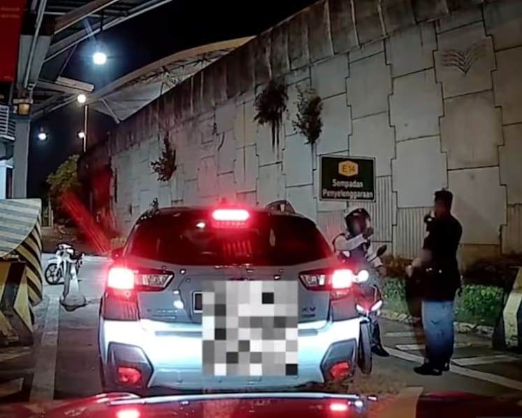 Malaysian police probe officers accused of extorting 2 drivers of Singapore-registered cars at JB checkpoint