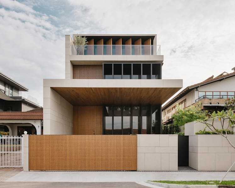 A house in Serangoon Gardens designed around nature, water and light