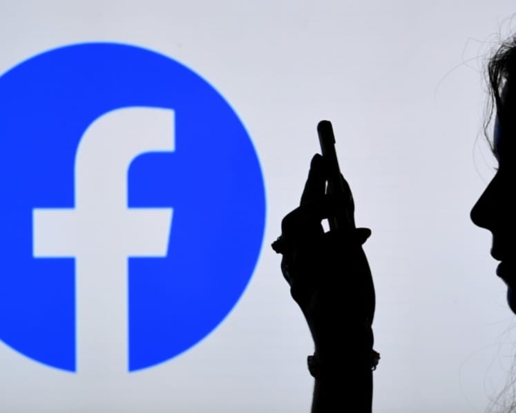 How Facebook algorithms can fight over your feed
