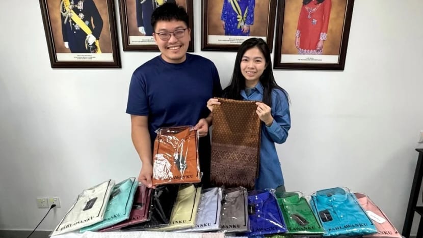 Pasangan Cina ini hasilkan baju Melayu, baju kurung pada harga hanya RM50 Pasangan Cina ini hasilkan baju Melayu, baju kurung pada harga hanya RM50