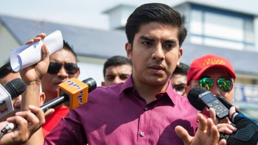 Syed Saddiq dakwa pembinaan dewan sekolah di Muar dihentikan berikutan keputusannya tarik diri daripada gabungan kerajaan Syed Saddiq dakwa pembinaan dewan sekolah di Muar dihentikan berikutan keputusannya tarik diri daripada gabungan kerajaan