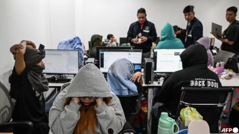 100 suspek dicekup dalam serbuan pusat penipuan online di Filipina