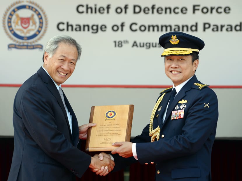 Minister for Defence Dr Ng Eng Hen (left) presenting the Command Plaque to outgoing Chief of Defence Force (CDF) LG Ng Chee Meng during the CDF Change of Command parade. Photo: Robin Choo