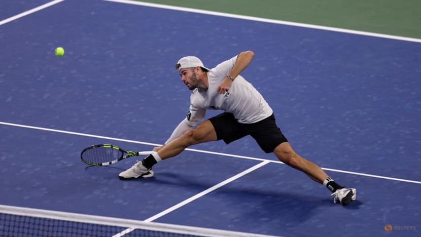 Zverev's experience trumps Fearnley's fightback at US Open