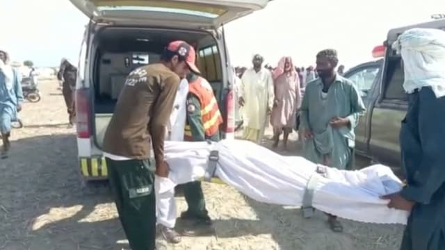 巴基斯坦船只倾覆 至少20人死亡 30人失踪