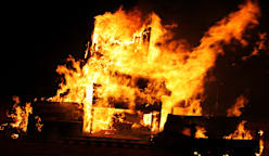 பக்கத்து வீட்டுக்காரருக்கு உதவச் சென்றவர் மீது கொலைக் குற்றச்சாட்டு 