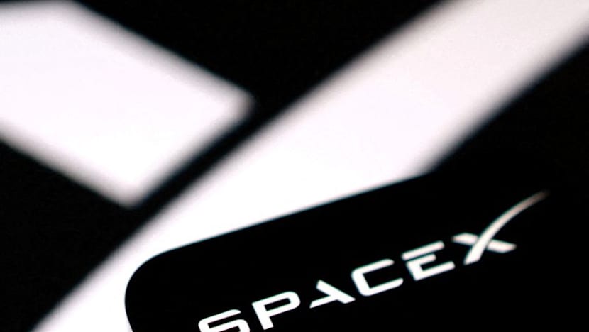 SpaceX to acquire spectrum that enables Starlink Mobile services