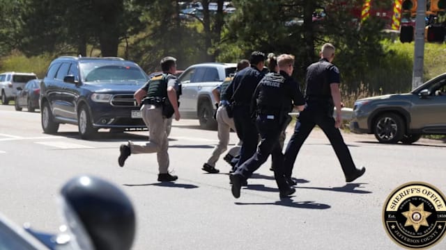 美科罗拉多州校园枪击案 枪手和两青年中弹受伤