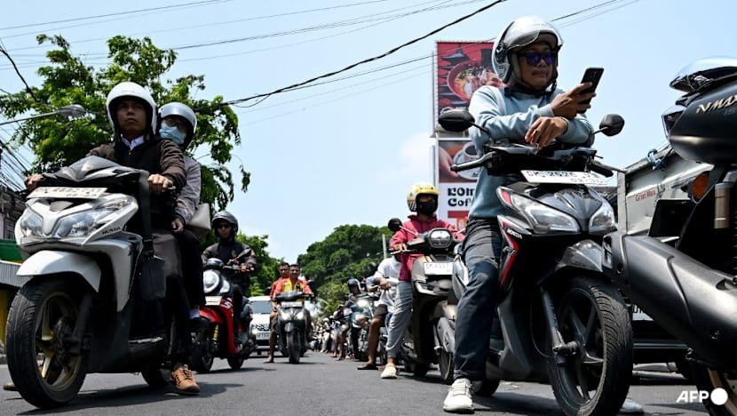 Fuel shortage triggers queues on resort island Bali