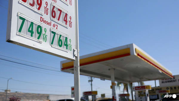 Oil falls as Trump pledges economic war on Iran