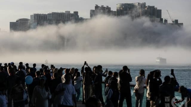 香港多地现海雾现象 雾锁维港掀起打卡潮