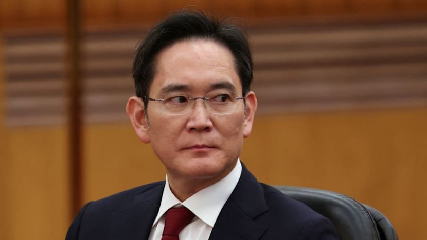Samsung Electronics chairman Lee to receive 2.6 trillion won worth of shares from mother, reports say