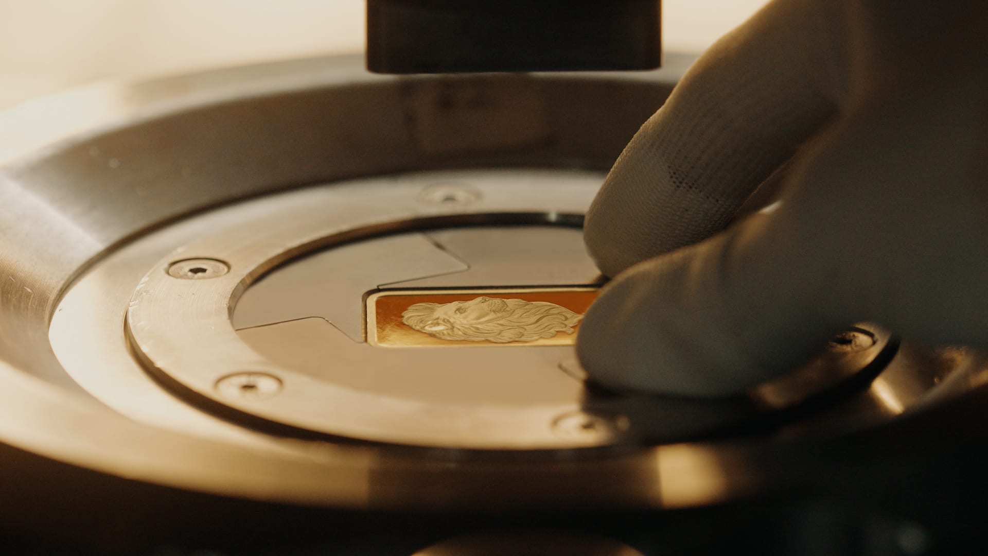 新加坡造币厂推投资级“鑫狮金条” 从一克到一公斤不等- 8world