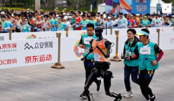 Manusia atasi robot dalam separuh maraton di Beijing