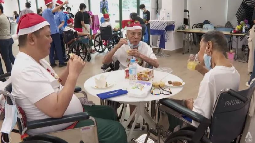 Badan amal suntik keceriaan di rumah jagaan, rumah tumpangan tempatan sempena Krismas