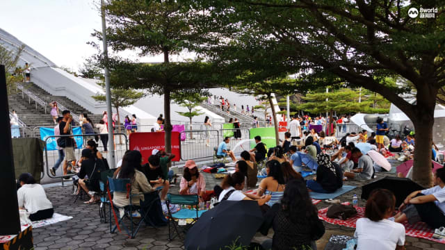 泰勒丝演唱会开跑 人潮挤爆体育场外