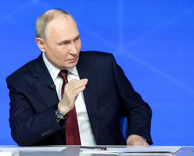Putin offers no compromise on Ukraine, says EU 'robbery' failed
