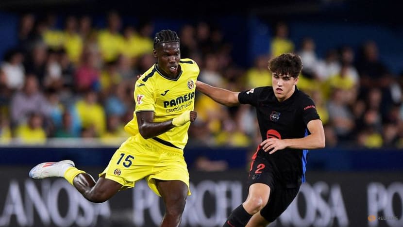Everton sign French forward Barry from Villarreal