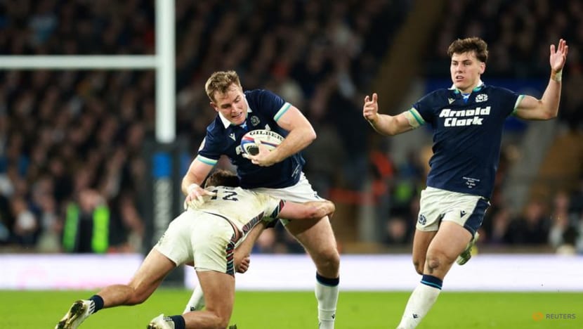 Russell miss allows England to escape with 16-15 win over Scotland