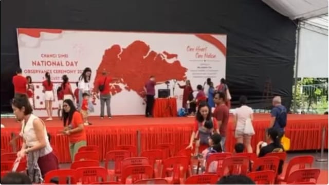 国庆敬礼活动背景板塌下 五人受轻伤 
