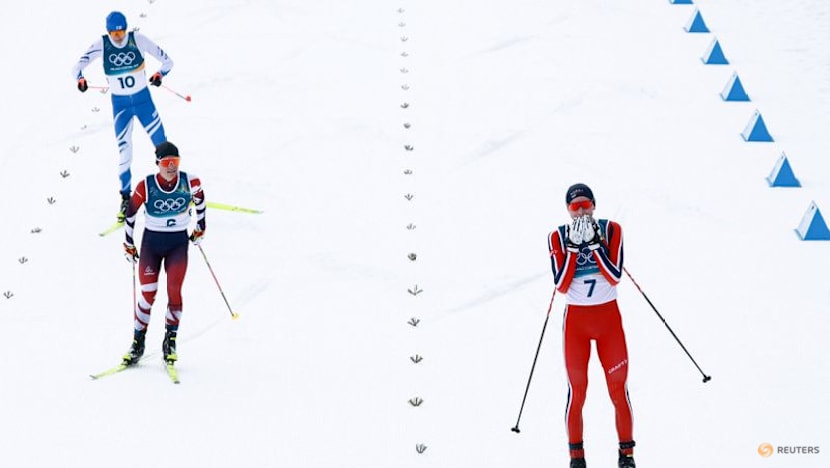 Nordic Combined-Norway's Oftebro skis from behind to first individual gold