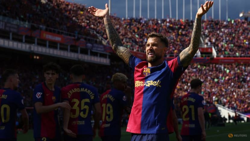 Al-Nassr signs Martinez after he leaves Barcelona