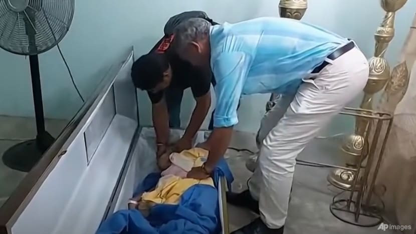 Woman declared dead in Ecuador revives during her wake; health authorities investigate Woman declared dead in Ecuador revives during her wake; health authorities investigate