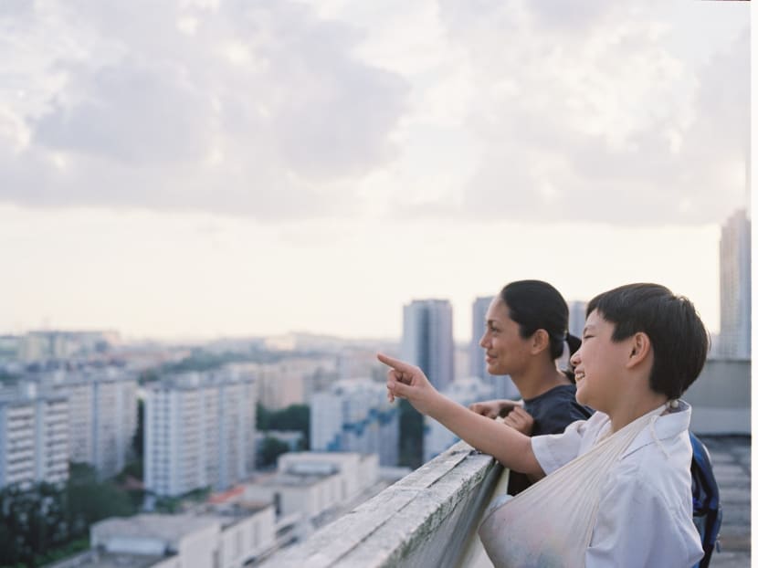 Angeli Bayani as Aunty Teresa and Koh Jia Ler as Jiale in Ilo Ilo