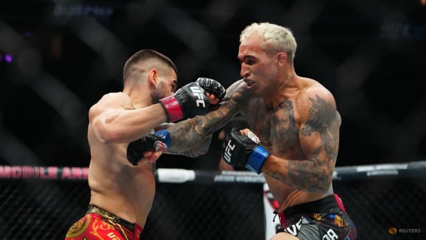 Topuria knocks out Oliveira to win UFC lightweight title