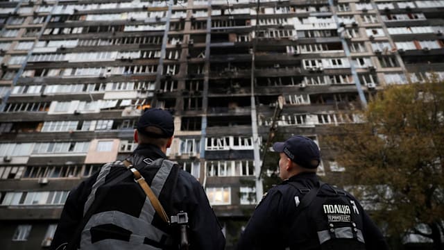 乌指俄大规模袭击基辅 高楼起火数万户家庭停电