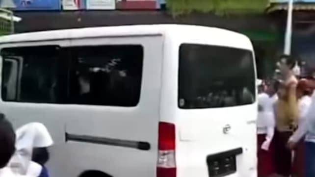 Mobil MBG ‘nyelonong’ terobos pagar SDN 01 Kalibaru: 21 luka-luka termasuk guru