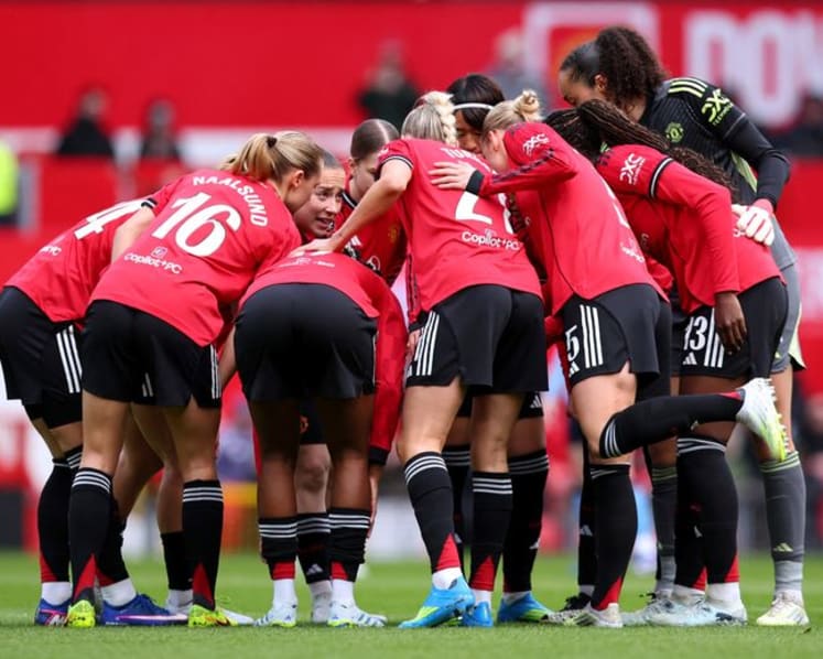 Manchester United hire Olid to lead women's team