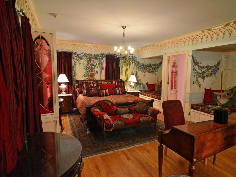 Versace’s former mansion up for auction