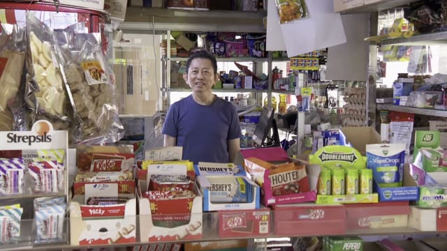 前线追踪 | 电子付款当道 杂货店老板：还是喜欢数钞票