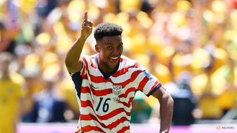 US advance to World Cup round of 32 with dominant 2-0 win over Australia