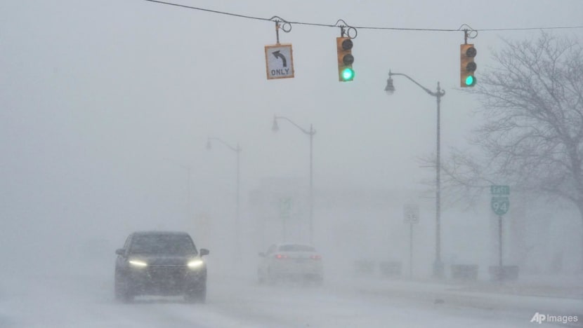100-Car Pileup! Drivers Stranded in US Snowstorm - Are YOU Next?!