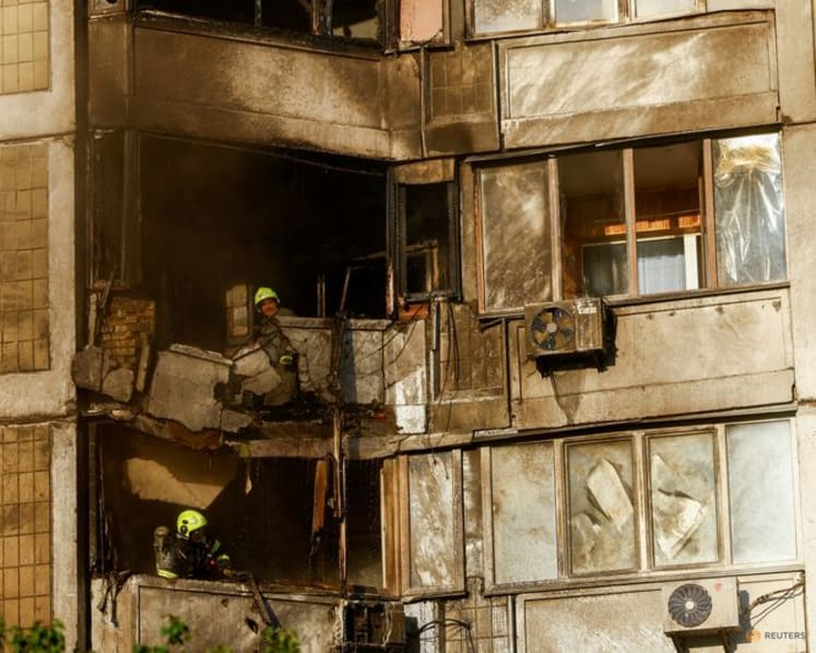 Russian attacks kills three in Ukrainian cities, strikes hit Kyiv districts, officials say