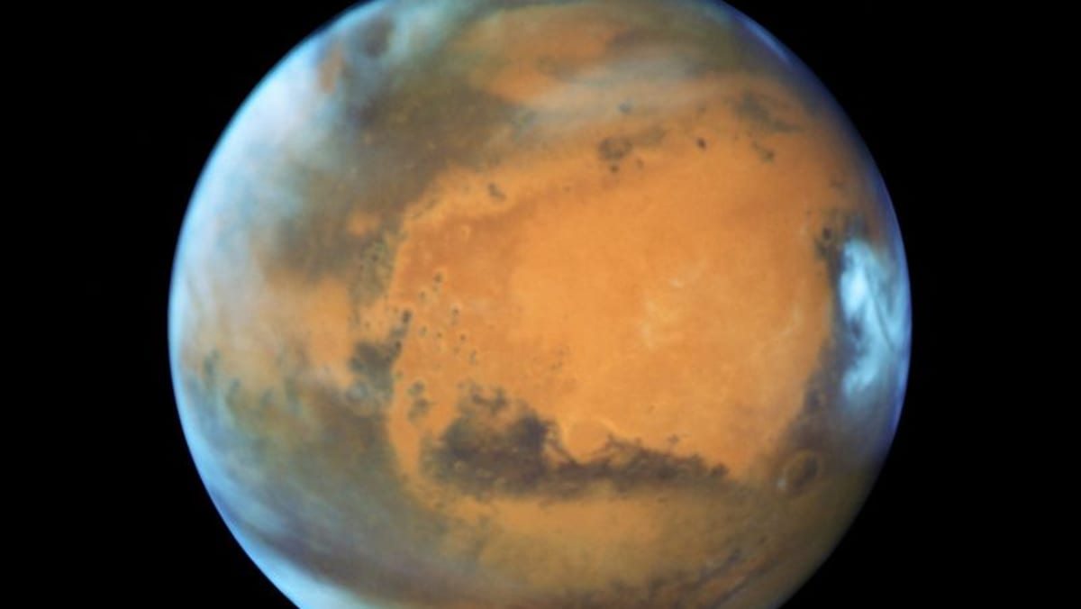 NASA rover observes aurora on Mars in visible light for first time - Channel News Asia (Picture 1)