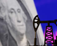 Dollar gains as oil, yield increases revive inflation fears