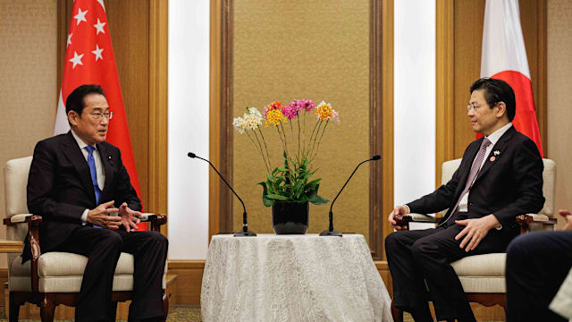 总理同日本三名前首相会晤 就双边及区域课题展开讨论