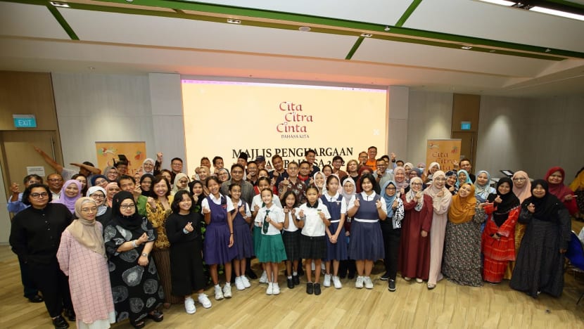 KOMENTAR: Melestarikan bahasa sebagai pendinding nilai dan budaya KOMENTAR: Melestarikan bahasa sebagai pendinding nilai dan budaya
