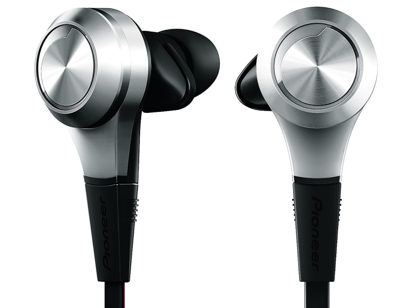 SE-CX8 Pioneer イヤホン Pioneerのインナーイヤーヘッドフォン、SE-CX8のご紹介です。